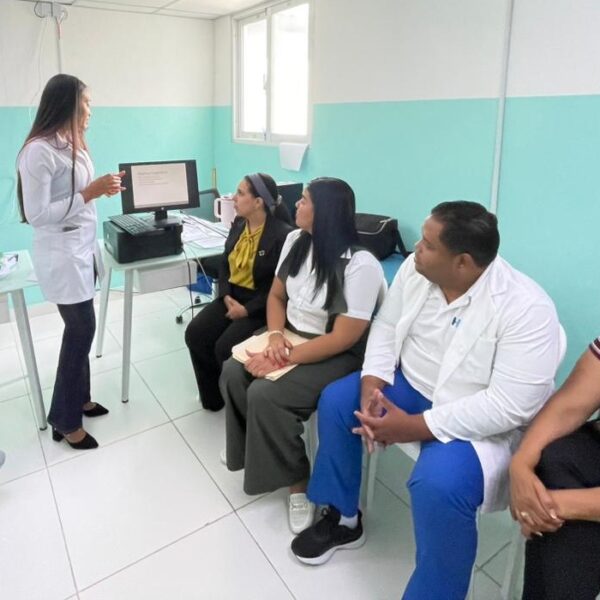 Hospital Municipal Pepillo Salcedo realiza charla sobre Pol&iacute;tica de Residuos y Reciclaje